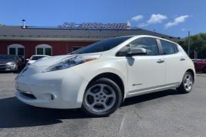 Nissan Leaf 2013 SV, bancs et volant chauffants recharge rapide 400v, 8 pneus $ 15940